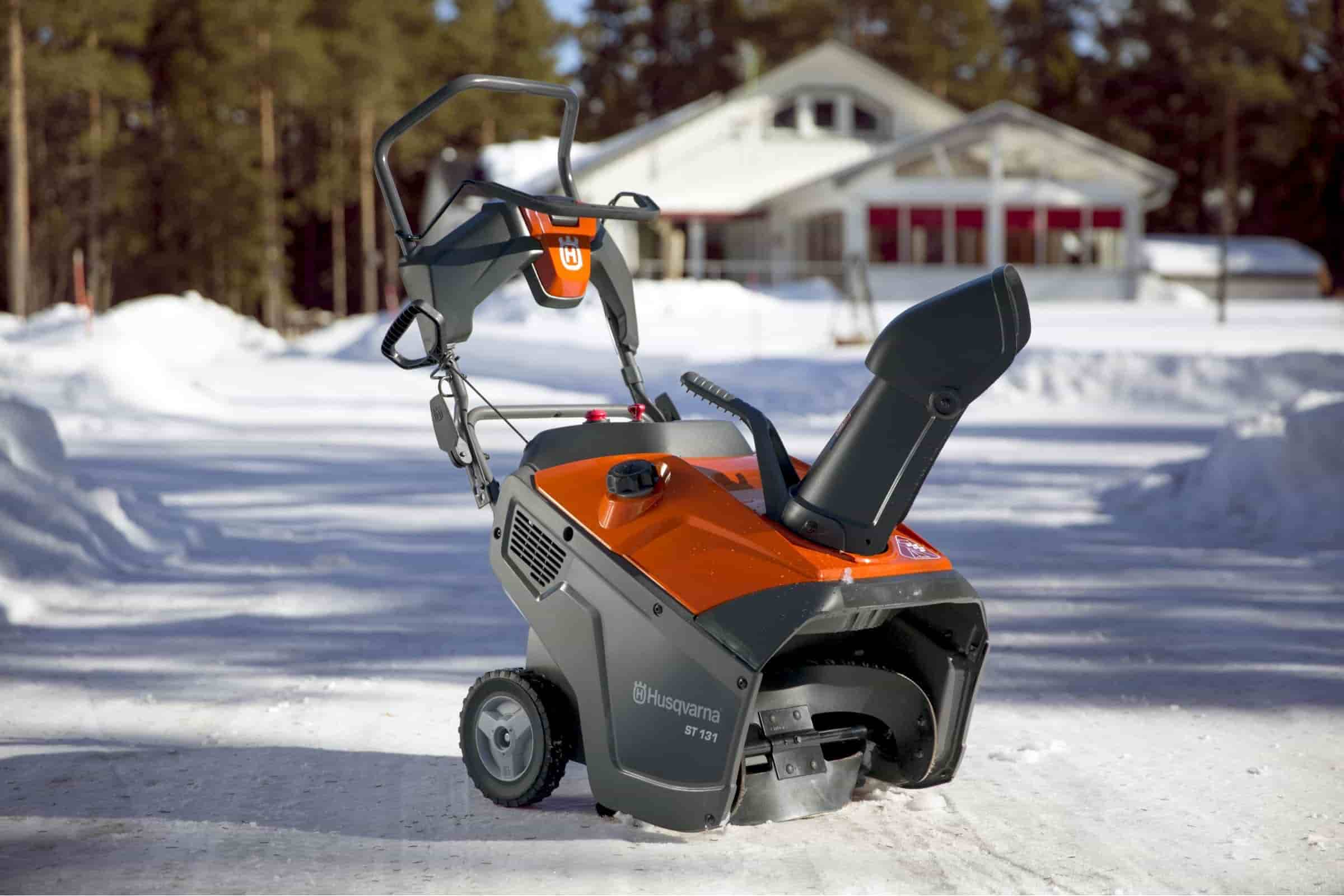 Снегоуборщик HUSQVARNA ST 131 Фото 5 Снегоуборщик HUSQVARNA ST 131 Обзор-Фото 5