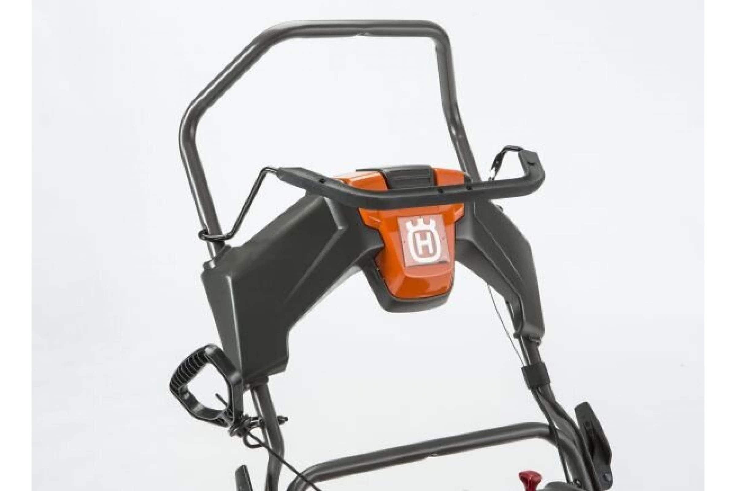 Снегоуборщик HUSQVARNA ST 131 Фото 4 Снегоуборщик HUSQVARNA ST 131 Обзор-Фото 4