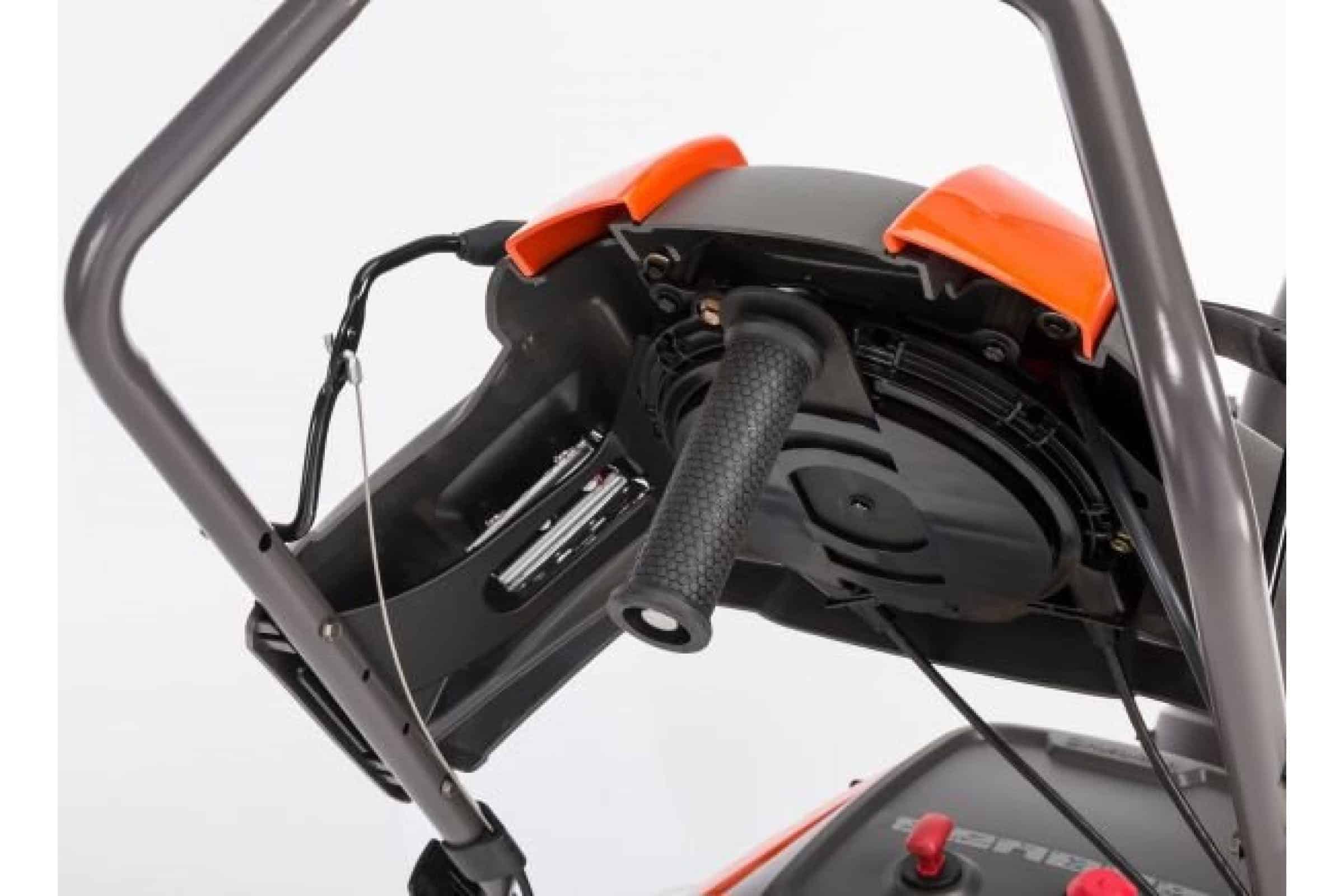 Снегоуборщик HUSQVARNA ST 151 Фото 4 Снегоуборщик HUSQVARNA ST 151 Обзор-Фото 4
