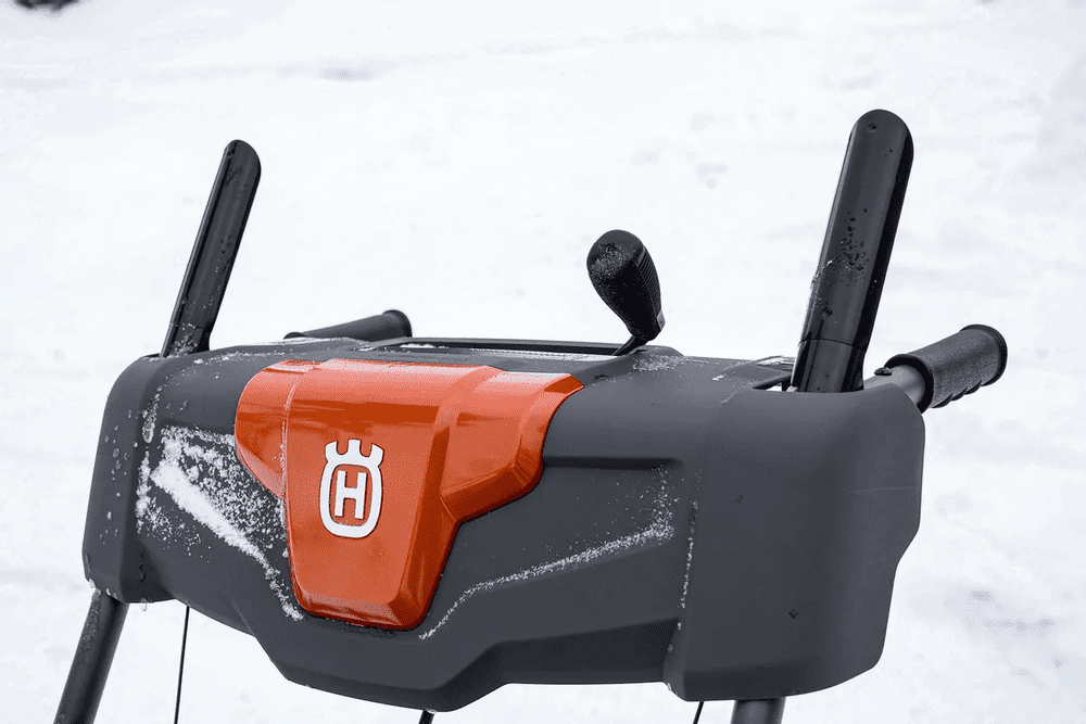 Снегоуборщик HUSQVARNA ST 124 Фото 4 Снегоуборщик HUSQVARNA ST 124 Обзор-Фото 4