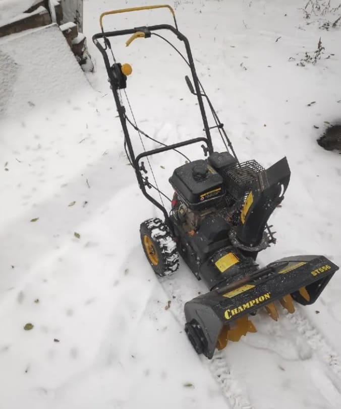 Снегоуборщик CHAMPION ST556 Б/У Фото 3 Снегоуборщик CHAMPION ST556 Б/У Обзор-Фото 3