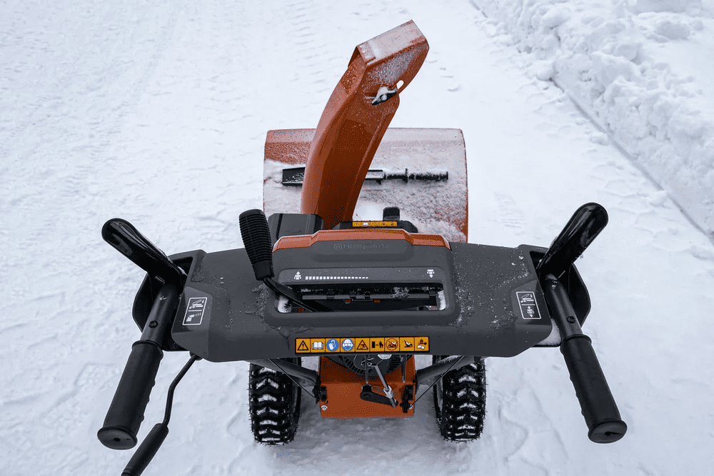 Снегоуборщик HUSQVARNA ST 124 Фото 9 Снегоуборщик HUSQVARNA ST 124 Обзор-Фото 9
