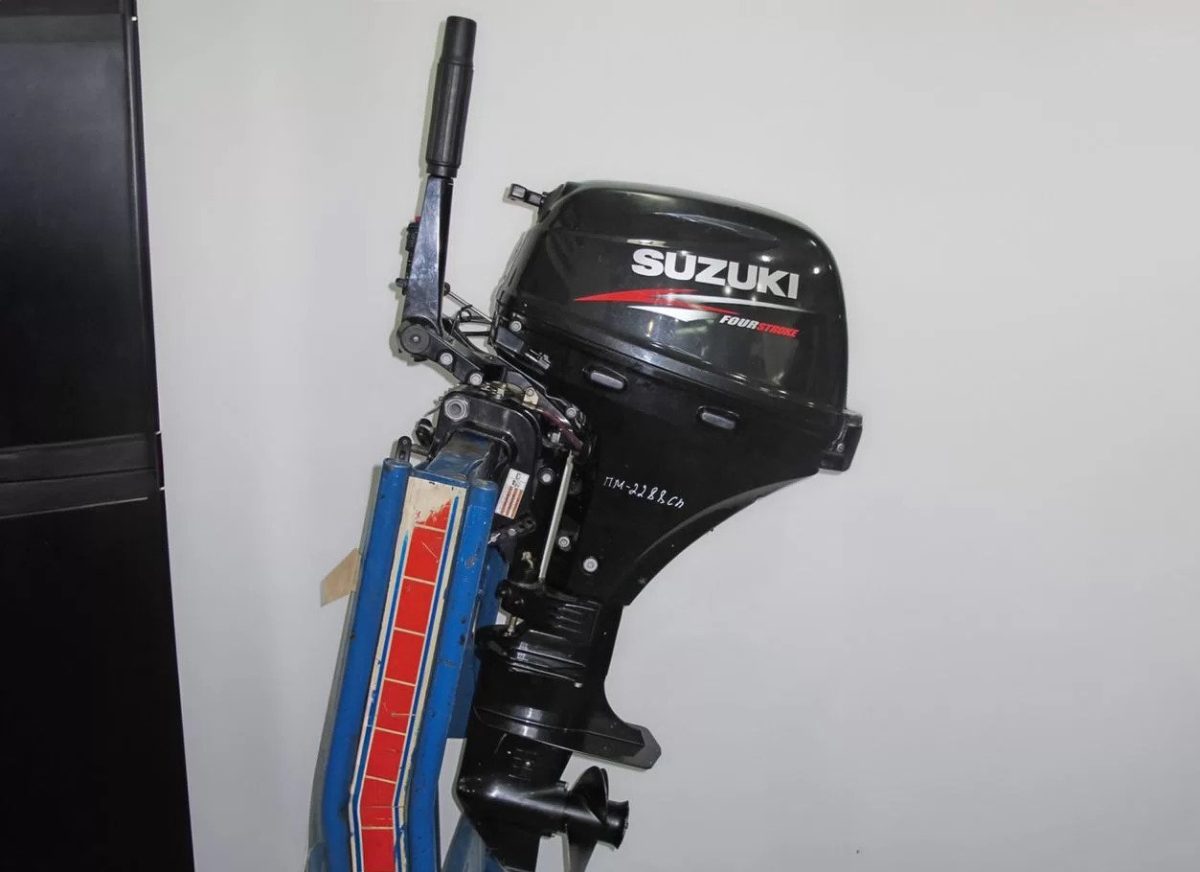 4х-тактный лодочный мотор SUZUKI DF15AS Б/У Фото 4 4х-тактный лодочный мотор SUZUKI DF15AS Б/У Обзор-Фото 4