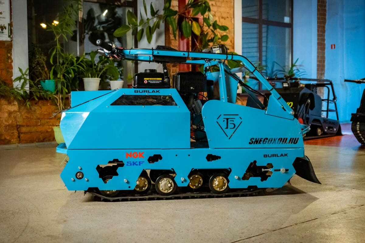 Мотобуксировщик БУРЛАК Таежник 15 л.с Фото 3 Мотобуксировщик БУРЛАК Таежник 15 л.с Обзор-Фото 3