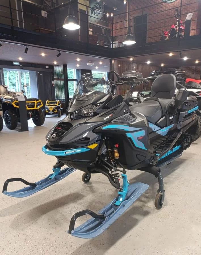 Снегоход BRP Commander 900 Ace Turbo 2024 Фото 2 Снегоход BRP Commander 900 Ace Turbo 2024 Обзор-Фото 2