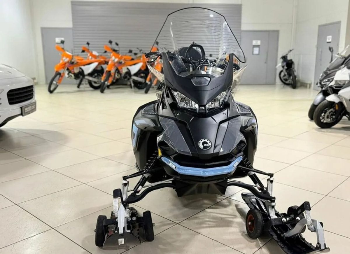 Снегоход BRP Commander 900 Ace 2023 Фото 3 Снегоход BRP Commander 900 Ace 2023 Обзор-Фото 3