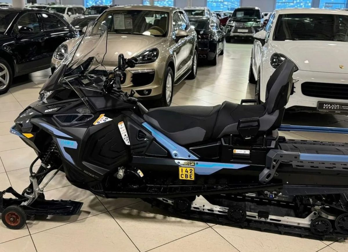 Снегоход BRP Commander 900 Ace 2023 Фото 7 Снегоход BRP Commander 900 Ace 2023 Обзор-Фото 7