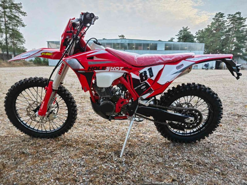 Мотоцикл кроссовый эндуро REGULMOTO Holeshot Red Edition Фото 10 Мотоцикл кроссовый эндуро REGULMOTO Holeshot Red Edition Обзор-Фото 10