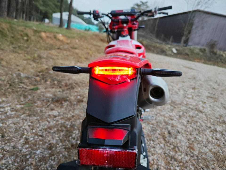 Мотоцикл кроссовый эндуро REGULMOTO Holeshot Red Edition Фото 35 Мотоцикл кроссовый эндуро REGULMOTO Holeshot Red Edition Обзор-Фото 35