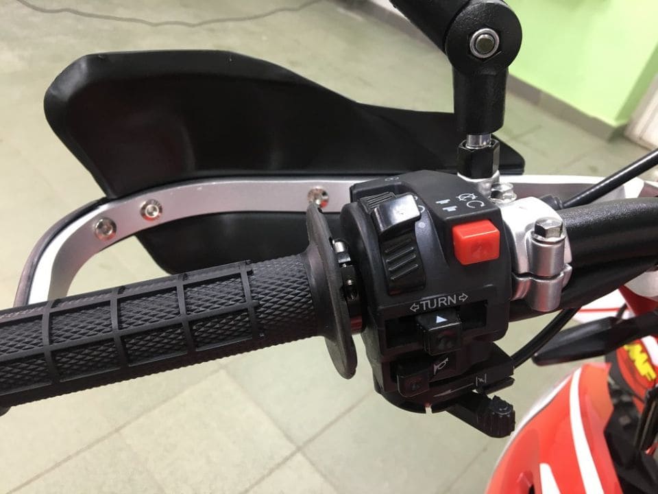 Мотоцикл кроссовый эндуро REGULMOTO Holeshot Red Edition Фото 4 Мотоцикл кроссовый эндуро REGULMOTO Holeshot Red Edition Обзор-Фото 4