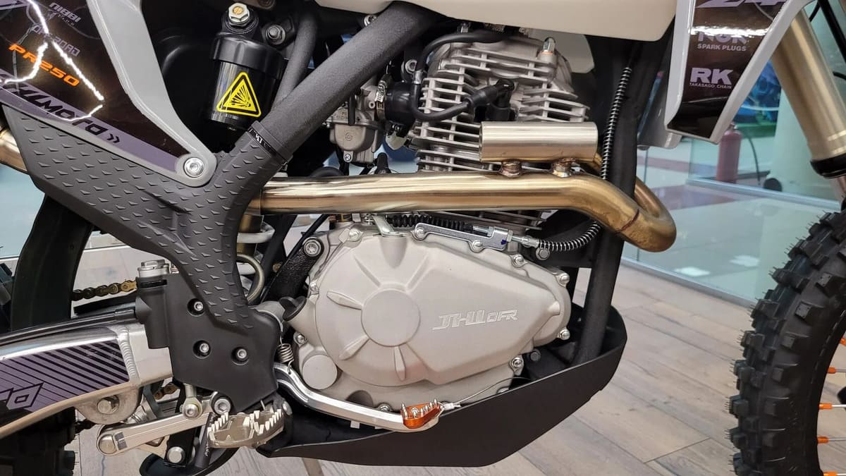 Мотоцикл кроссовый эндуро JHL Z4 PR250 (172FMM-5) Фото 4 Мотоцикл кроссовый эндуро JHL Z4 PR250 (172FMM-5) Обзор-Фото 4
