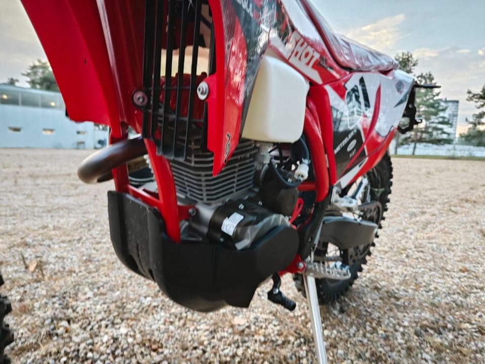 Мотоцикл кроссовый эндуро REGULMOTO Holeshot Red Edition Фото 20 Мотоцикл кроссовый эндуро REGULMOTO Holeshot Red Edition Обзор-Фото 20