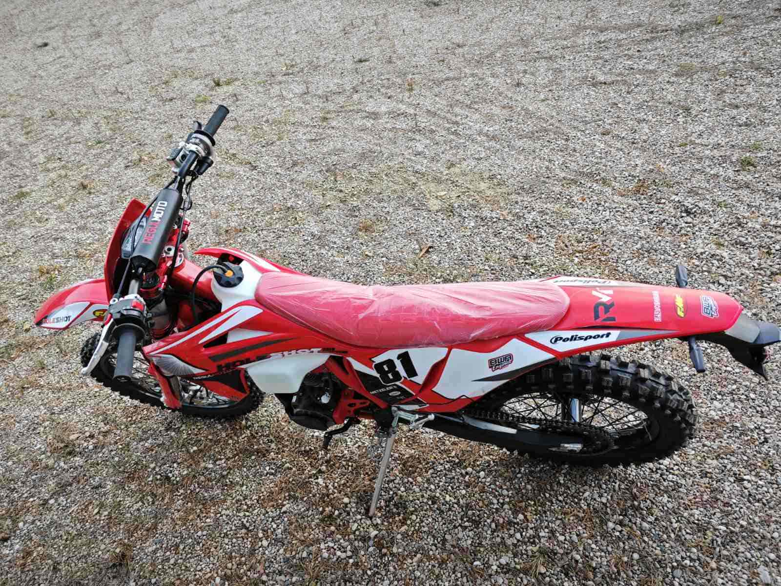 Мотоцикл кроссовый эндуро REGULMOTO Holeshot Red Edition Фото 7 Мотоцикл кроссовый эндуро REGULMOTO Holeshot Red Edition Обзор-Фото 7