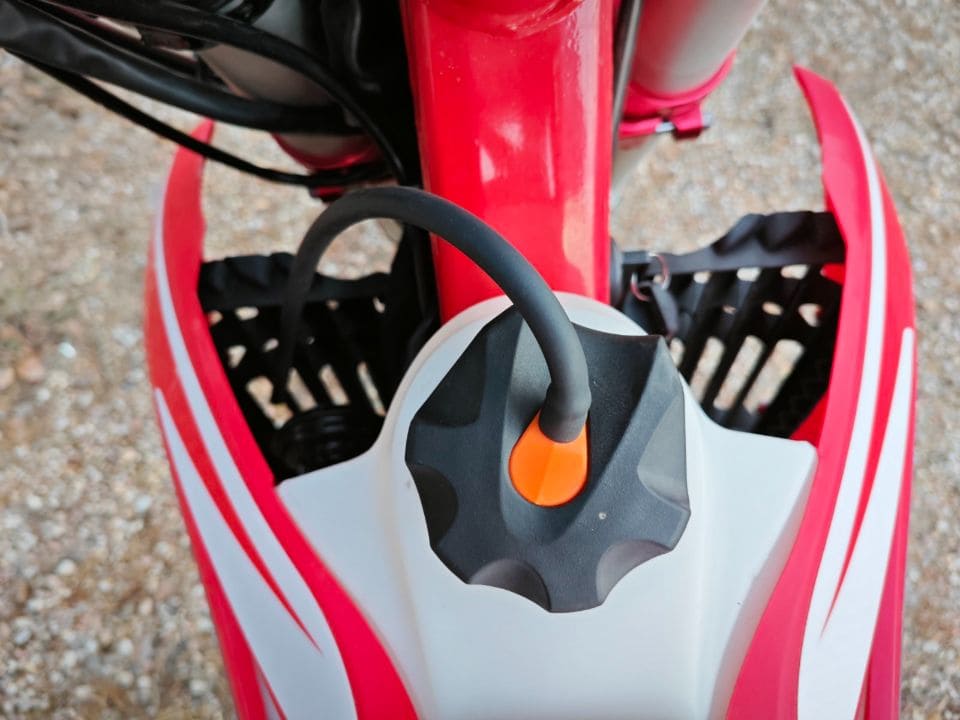 Мотоцикл кроссовый эндуро REGULMOTO Holeshot Red Edition Фото 6 Мотоцикл кроссовый эндуро REGULMOTO Holeshot Red Edition Обзор-Фото 6