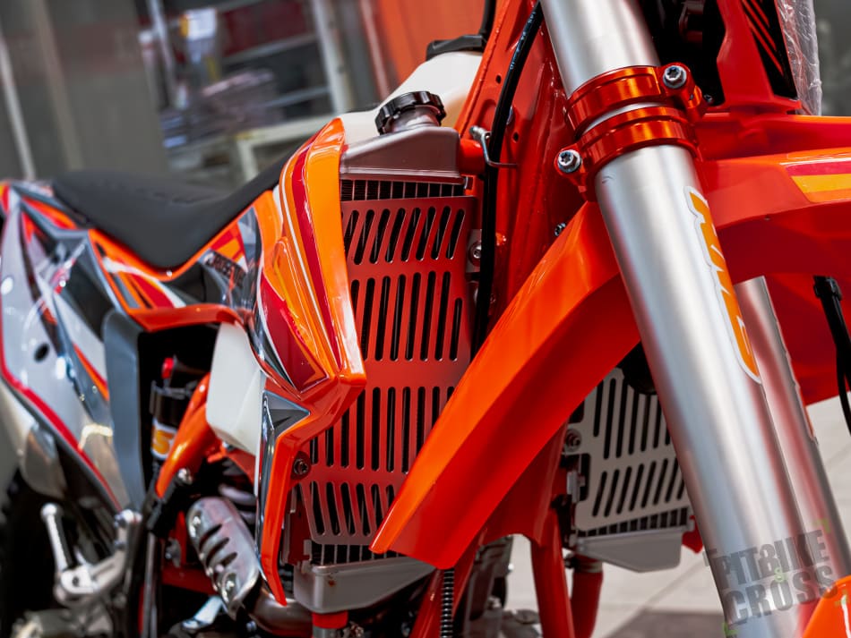 Мотоцикл кроссовый эндуро REGULMOTO Crosstrec 300 Фото 23 Мотоцикл кроссовый эндуро REGULMOTO Crosstrec 300 Обзор-Фото 23
