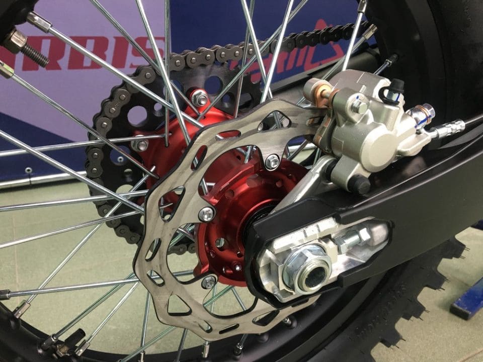 Мотоцикл кроссовый эндуро REGULMOTO Holeshot Red Edition Фото 3 Мотоцикл кроссовый эндуро REGULMOTO Holeshot Red Edition Обзор-Фото 3