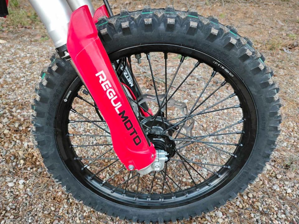 Мотоцикл кроссовый эндуро REGULMOTO Holeshot Red Edition Фото 26 Мотоцикл кроссовый эндуро REGULMOTO Holeshot Red Edition Обзор-Фото 26