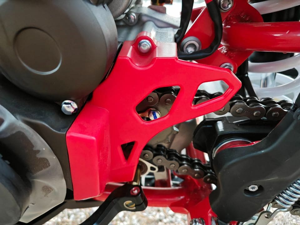 Мотоцикл кроссовый эндуро REGULMOTO Holeshot Red Edition Фото 11 Мотоцикл кроссовый эндуро REGULMOTO Holeshot Red Edition Обзор-Фото 11