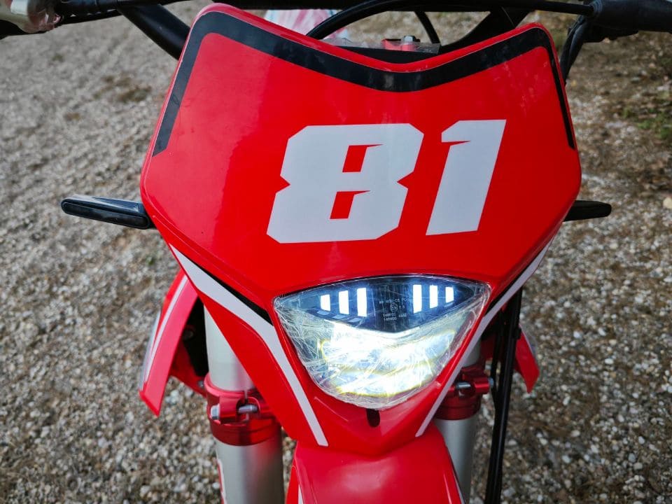Мотоцикл кроссовый эндуро REGULMOTO Holeshot Red Edition Фото 23 Мотоцикл кроссовый эндуро REGULMOTO Holeshot Red Edition Обзор-Фото 23