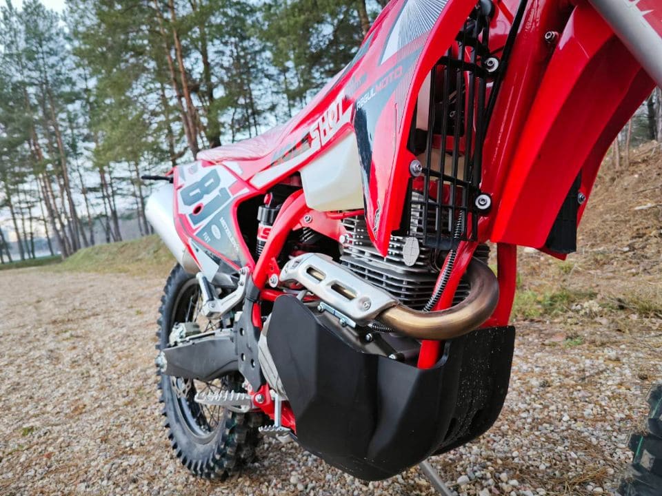 Мотоцикл кроссовый эндуро REGULMOTO Holeshot Red Edition Фото 27 Мотоцикл кроссовый эндуро REGULMOTO Holeshot Red Edition Обзор-Фото 27