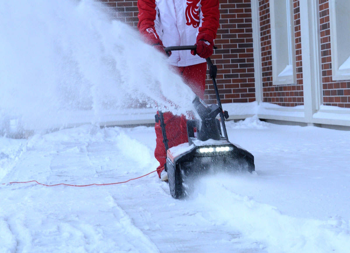 Снегоуборщик DAEWOO DAST 2500E Фото 5 Снегоуборщик DAEWOO DAST 2500E Обзор-Фото 5