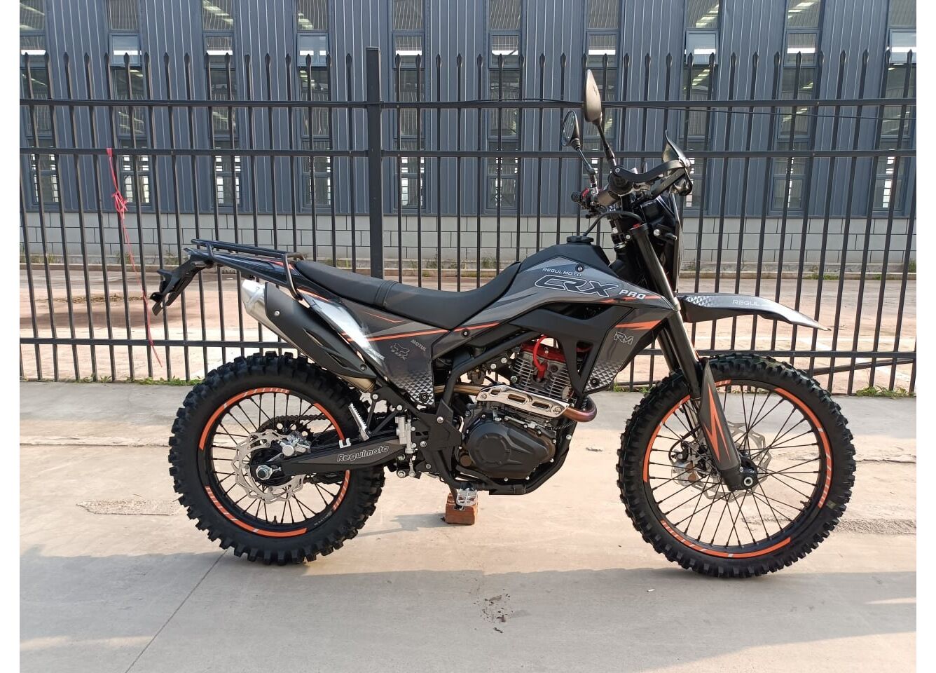 Мотоцикл REGULMOTO CR-X PRO ENDURO Фото 2 Мотоцикл REGULMOTO CR-X PRO ENDURO Обзор-Фото 2