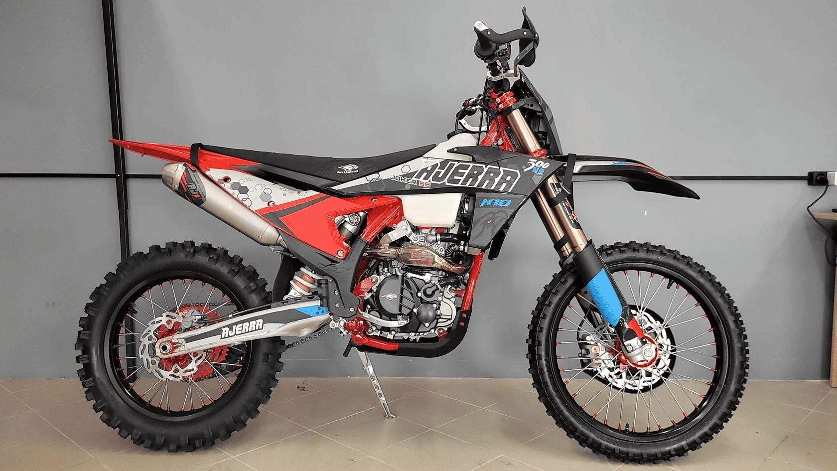 Мотоцикл кроссовый эндуро AJERRA Joker SS K10 T9 Фото 3 Мотоцикл кроссовый эндуро AJERRA Joker SS K10 T9 Обзор-Фото 3