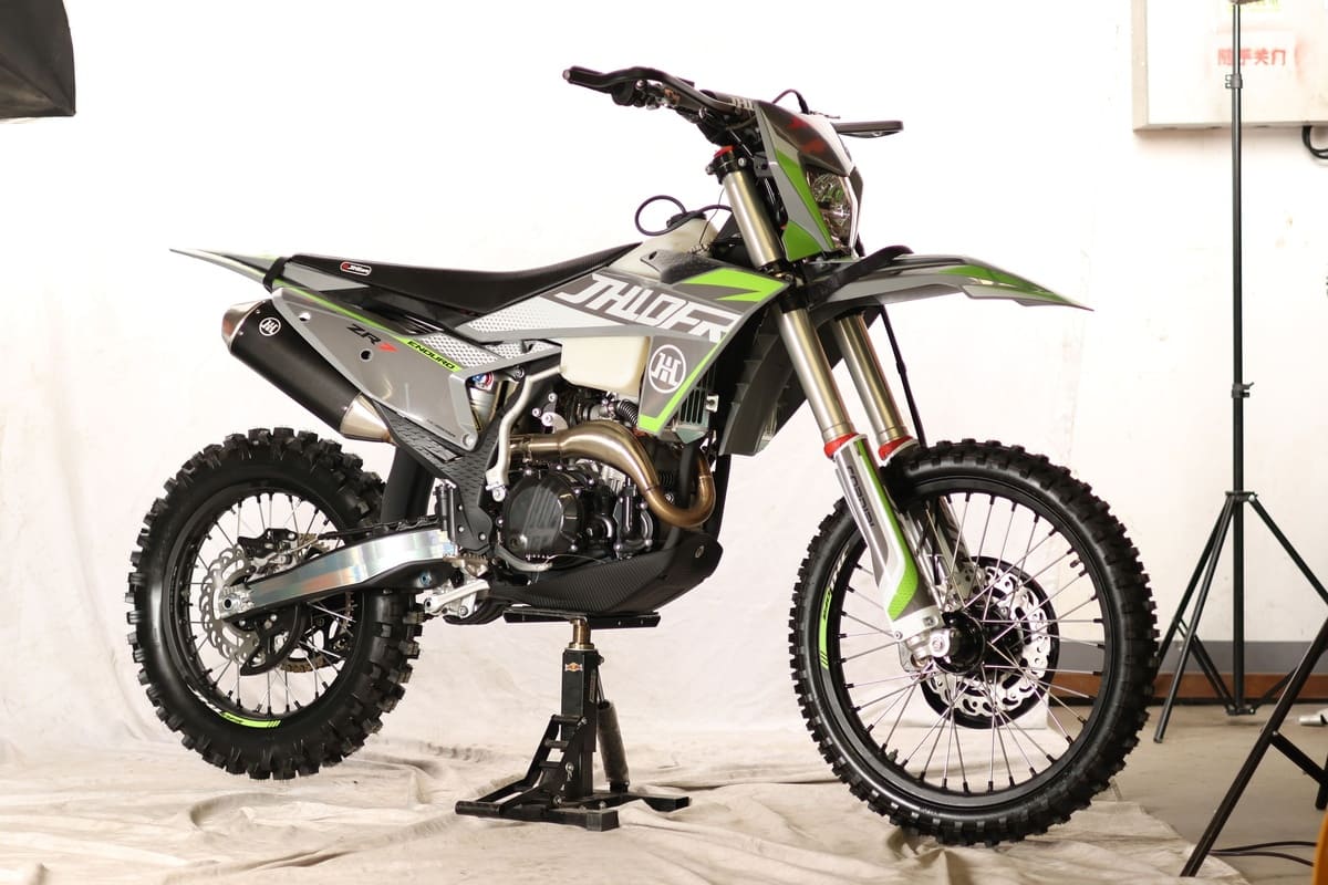 Мотоцикл JHL ZR7 NC250SR (177MM) ENDURO Фото 4 Мотоцикл JHL ZR7 NC250SR (177MM) ENDURO Обзор-Фото 4