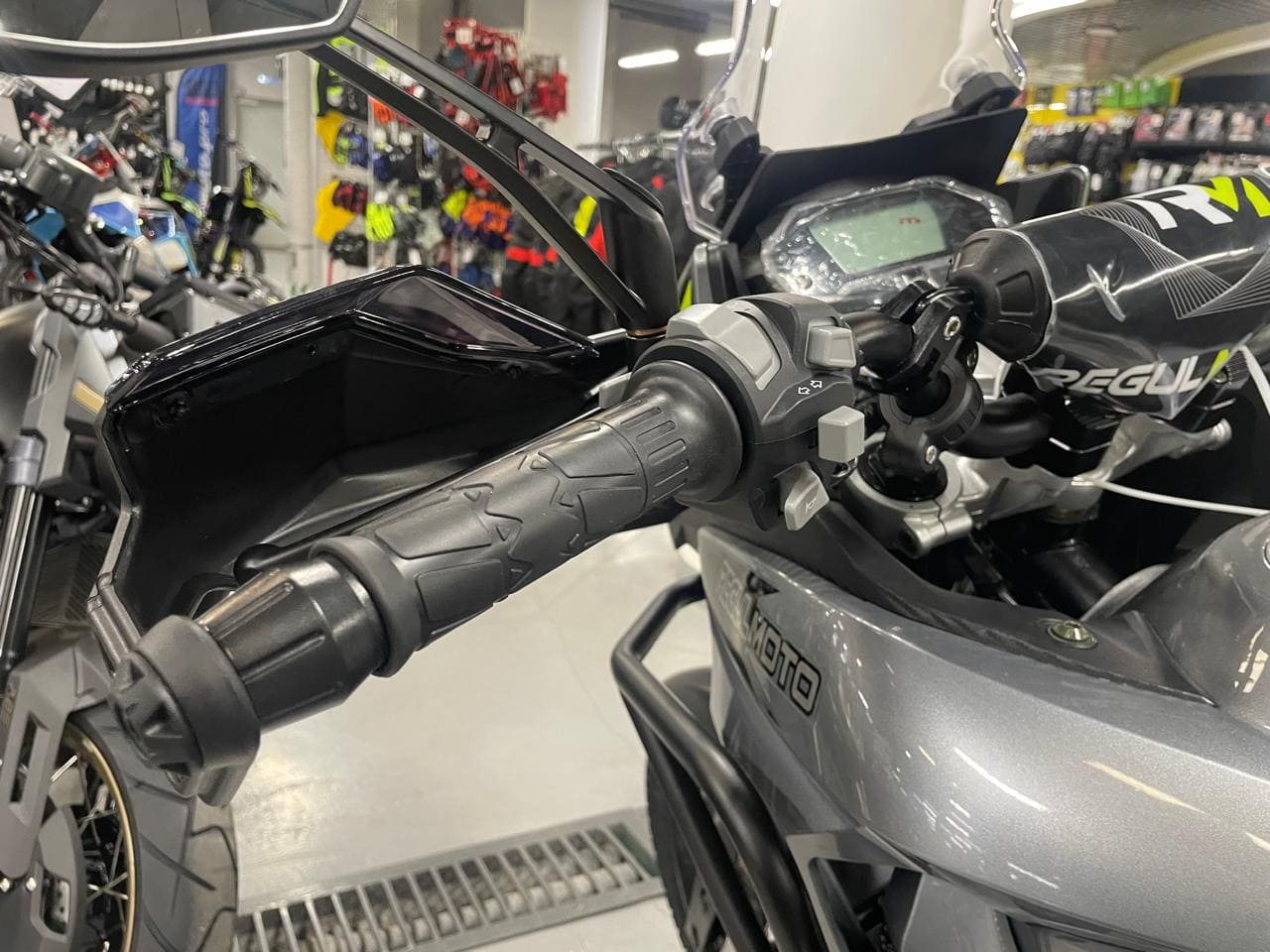 Мотоцикл REGULMOTO ADV 300 S Фото 3 Мотоцикл REGULMOTO ADV 300 S Обзор-Фото 3