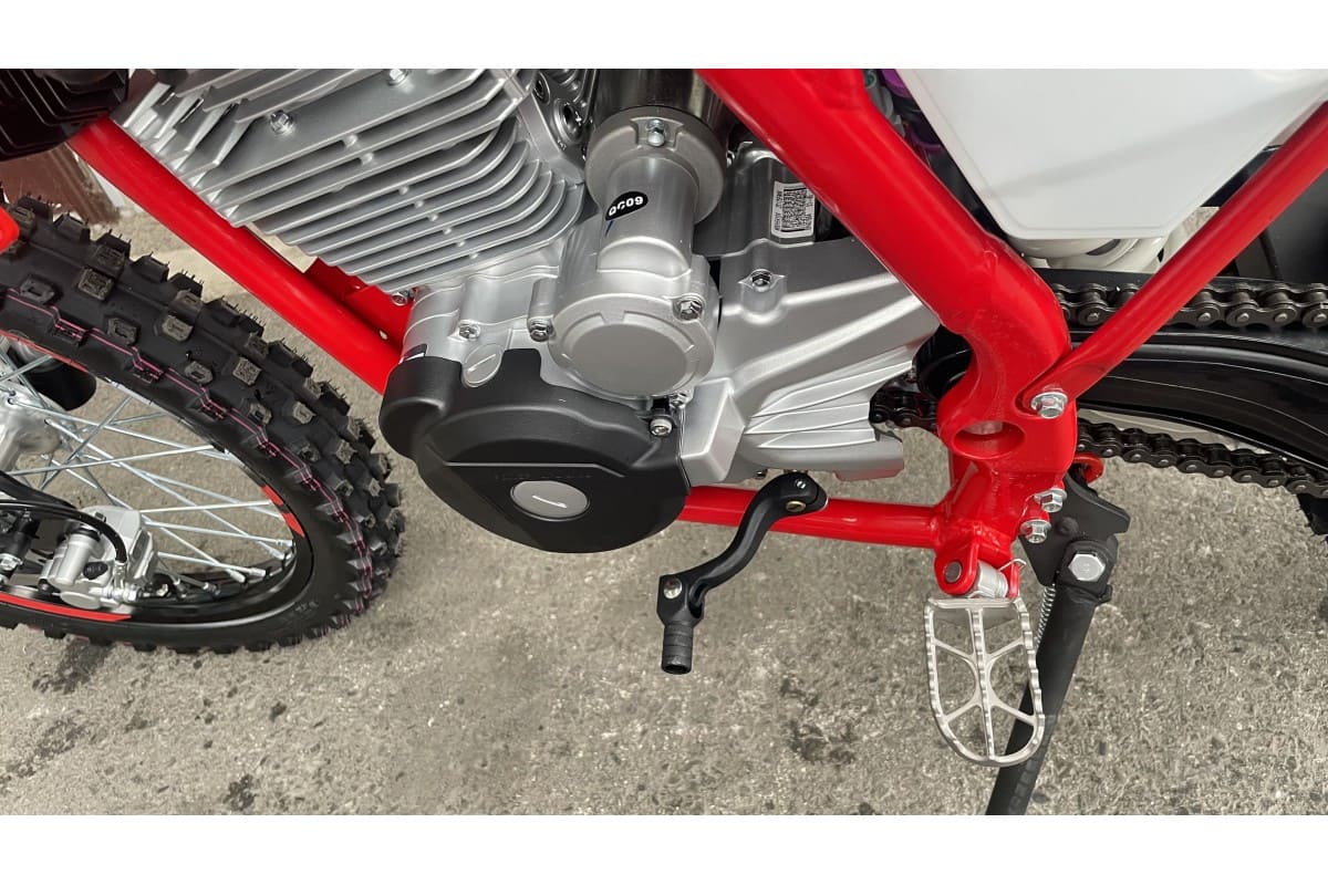 Мотоцикл JHL Z1 CB300F (ZS175FMM) ENDURO Фото 7 Мотоцикл JHL Z1 CB300F (ZS175FMM) ENDURO Обзор-Фото 7
