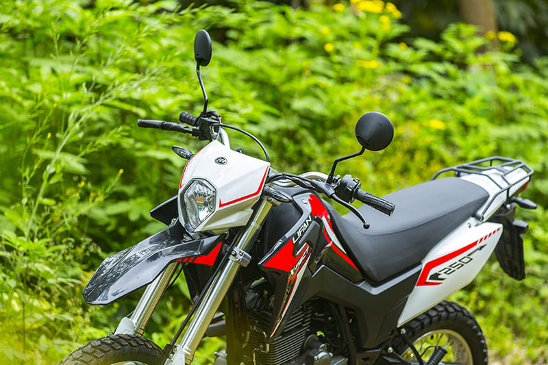 Мотоцикл LIFAN LF250GY-3 ТУРЭНДУРО Фото 5 Мотоцикл LIFAN LF250GY-3 ТУРЭНДУРО Обзор-Фото 5
