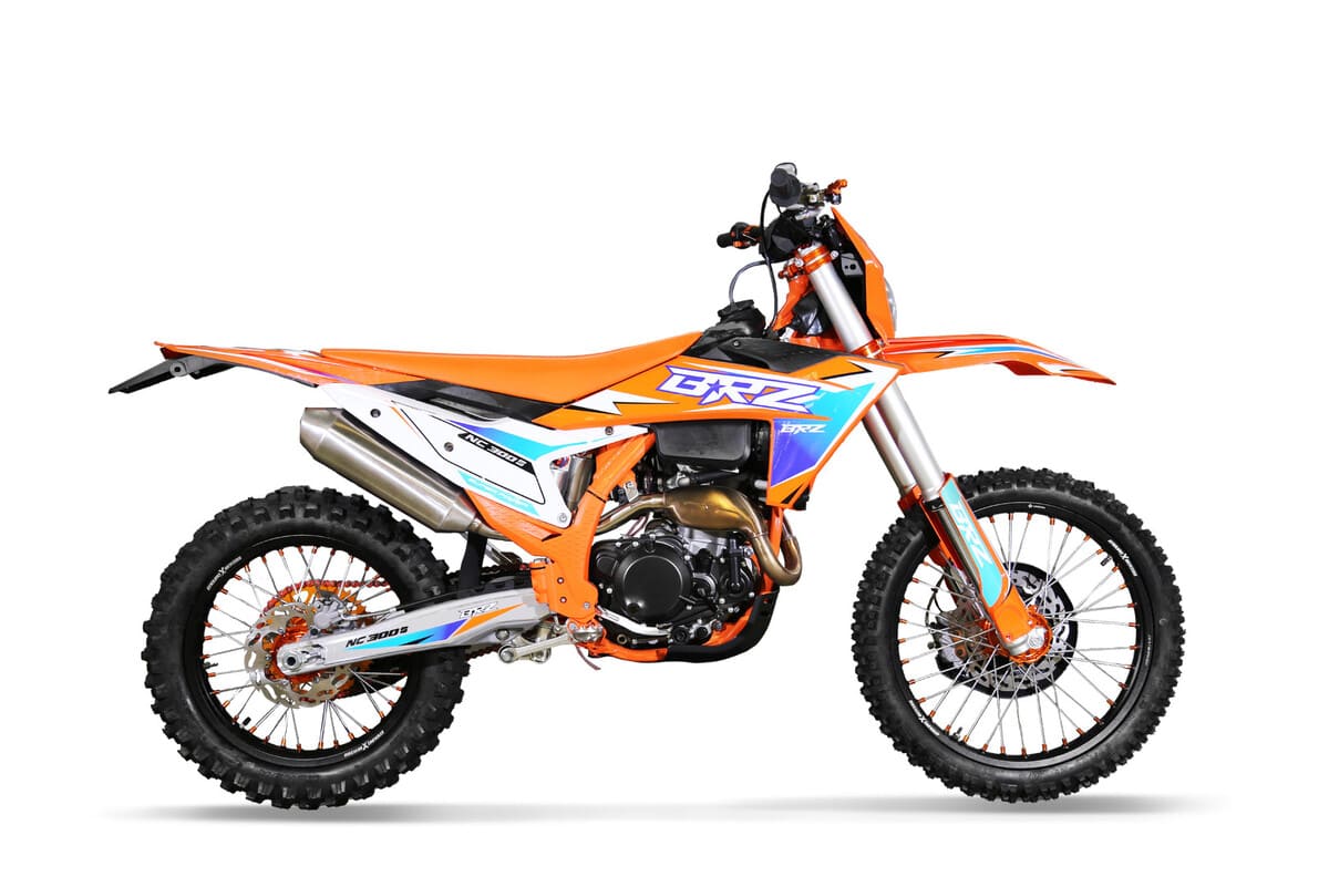 Мотоцикл BRZ SX8 NC300s 24 ENDURO Фото 1 Мотоцикл BRZ SX8 NC300s 24 ENDURO Обзор-Фото 1