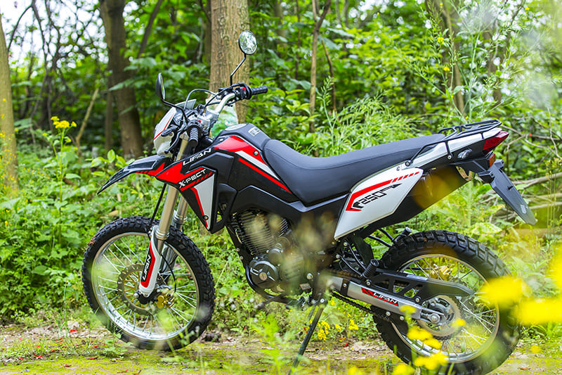 Мотоцикл LIFAN LF250GY-3 ТУРЭНДУРО Фото 6 Мотоцикл LIFAN LF250GY-3 ТУРЭНДУРО Обзор-Фото 6