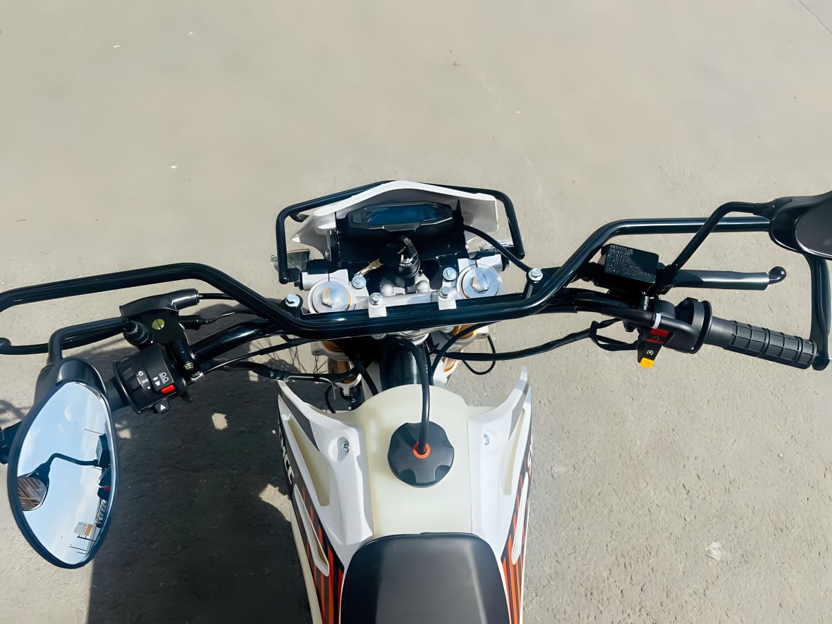 Мотоцикл SYCMCC 250 ENDURO Фото 8 Мотоцикл SYCMCC 250 ENDURO Обзор-Фото 8