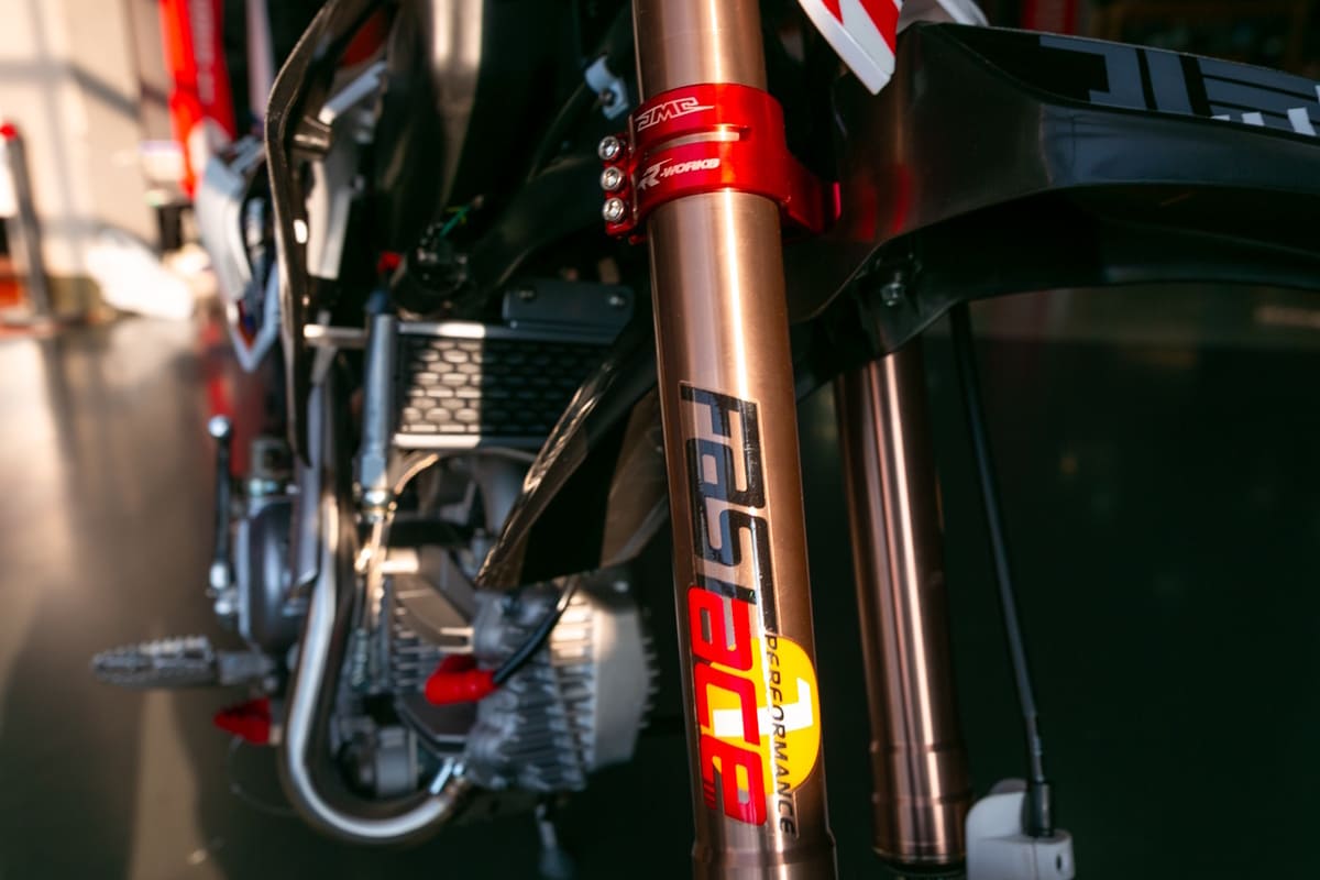 Мотоцикл JMC 190 V3.0 SP 17/14 ENDURO Фото 6 Мотоцикл JMC 190 V3.0 SP 17/14 ENDURO Обзор-Фото 6