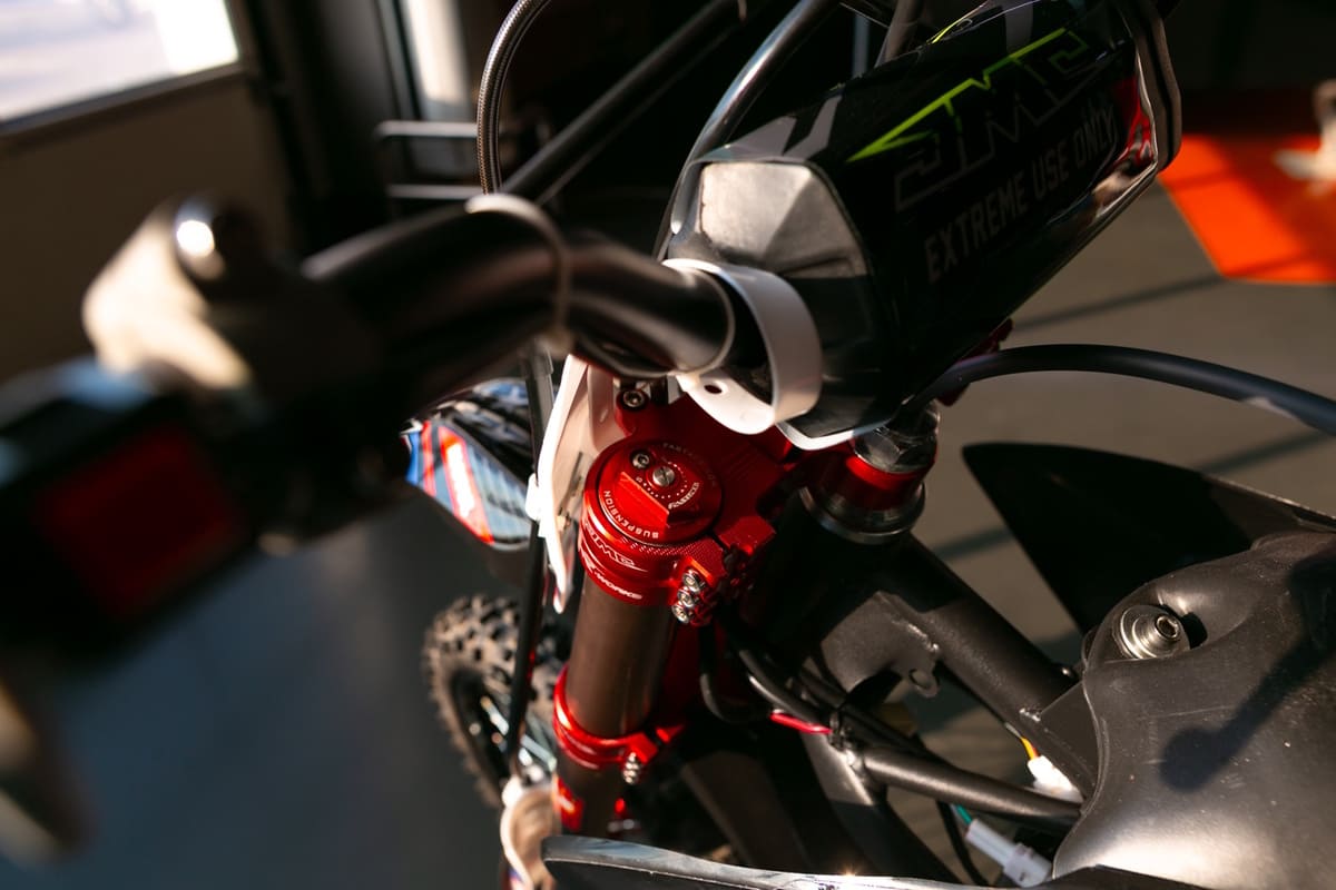Мотоцикл JMC 190 V3.0 SP 17/14 ENDURO Фото 10 Мотоцикл JMC 190 V3.0 SP 17/14 ENDURO Обзор-Фото 10