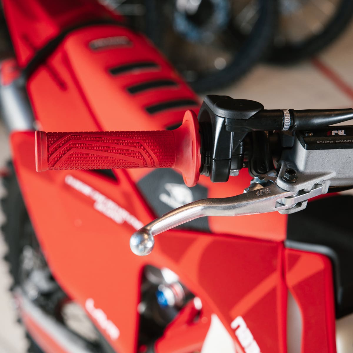Мотоцикл HASKY A10 Pro NB300 ENDURO Фото 11 Мотоцикл HASKY A10 Pro NB300 ENDURO Обзор-Фото 11