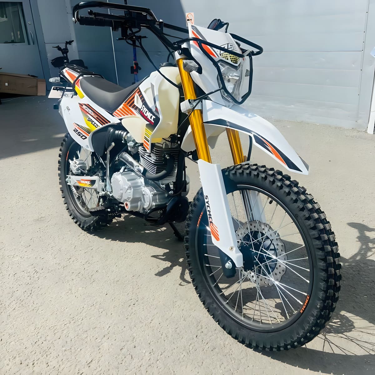Мотоцикл SYCMCC 250 ENDURO Фото 3 Мотоцикл SYCMCC 250 ENDURO Обзор-Фото 3