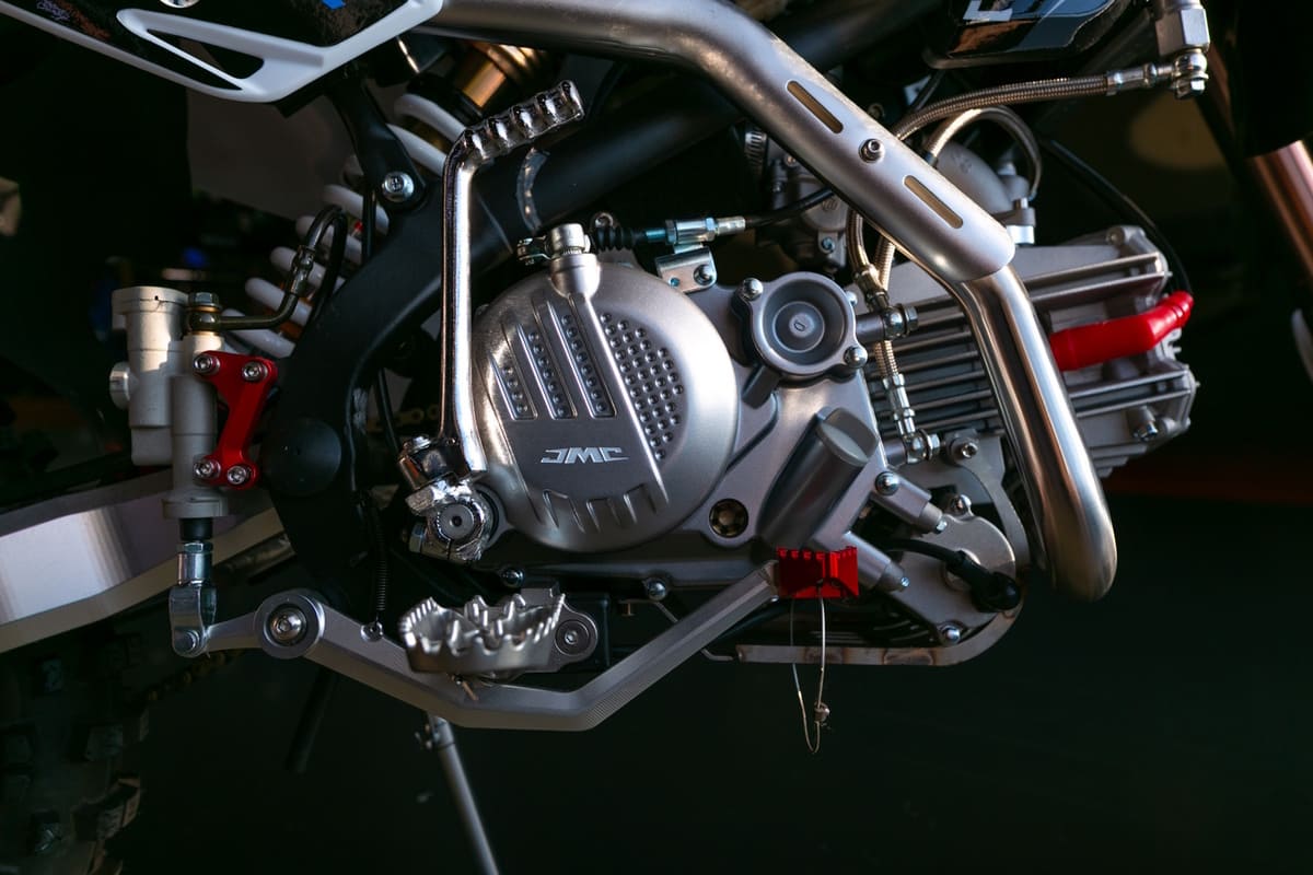 Мотоцикл JMC 190 V3.0 SP 17/14 ENDURO Фото 5 Мотоцикл JMC 190 V3.0 SP 17/14 ENDURO Обзор-Фото 5