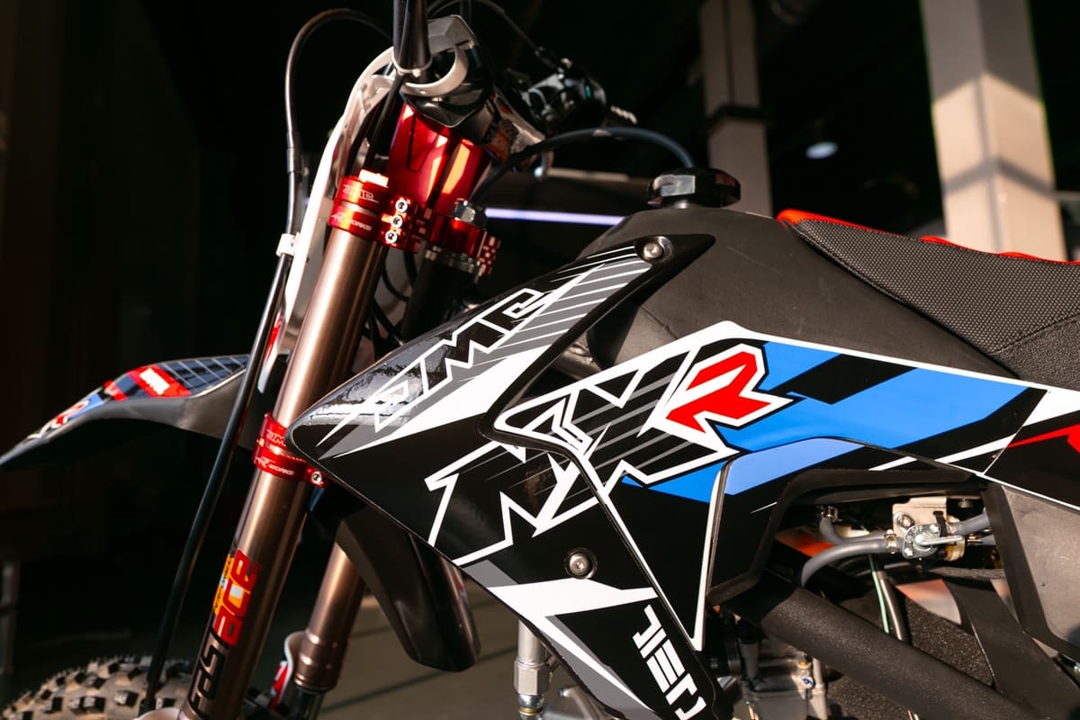 Мотоцикл JMC 190 V3.0 SP 17/14 ENDURO Фото 9 Мотоцикл JMC 190 V3.0 SP 17/14 ENDURO Обзор-Фото 9