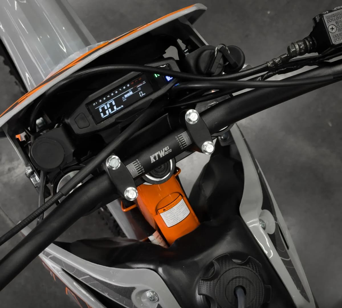 Мотоцикл KTW CQR CB250D ENDURO Фото 6 Мотоцикл KTW CQR CB250D ENDURO Обзор-Фото 6