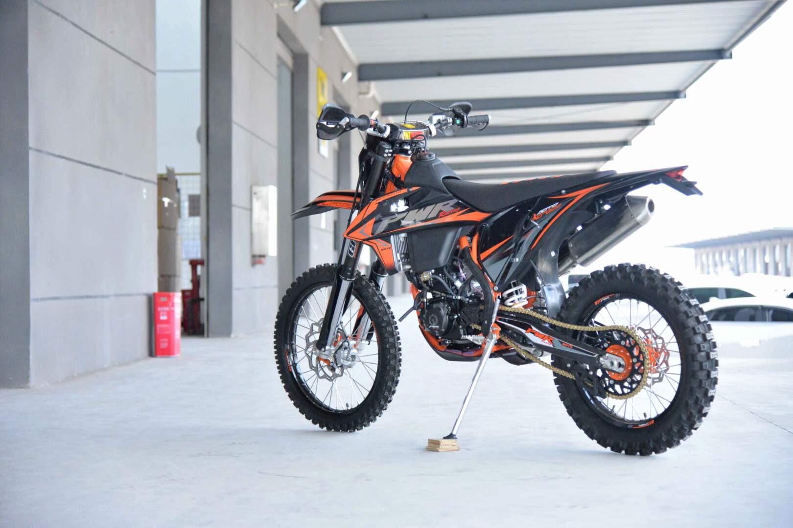 Мотоцикл PWR FM300 NC (ZS 182MN) ENDURO Фото 4 Мотоцикл PWR FM300 NC (ZS 182MN) ENDURO Обзор-Фото 4