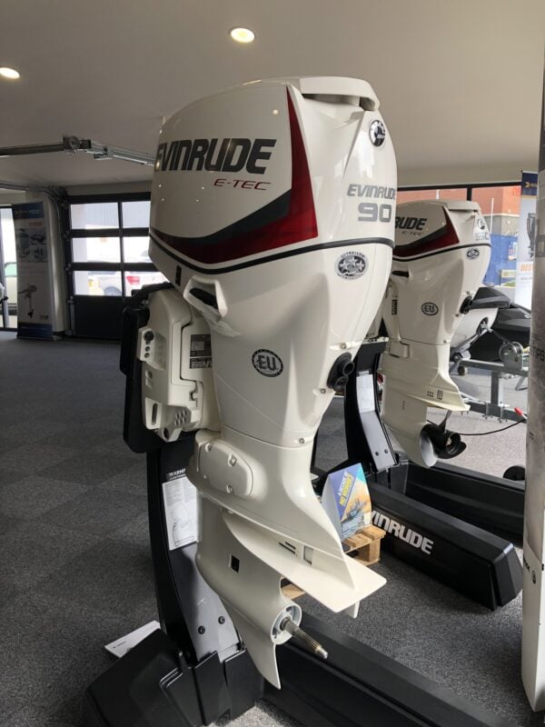 2х-тактный лодочный мотор EVINRUDE E-TEC 90 H.O. Фото 2 2х-тактный лодочный мотор EVINRUDE E-TEC 90 H.O. Обзор-Фото 2